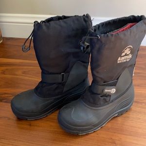 Kamik kids snow boots black size 4